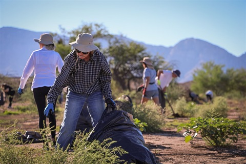 Thistle Grass Weed Pulling Volunteer Event-06.jpg